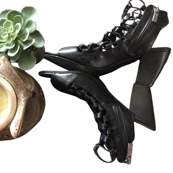 EUC Db Sz 8 Rylan Laced PU/Fabric Stylish Laced side zip open toe sandals - Picture 7 of 7